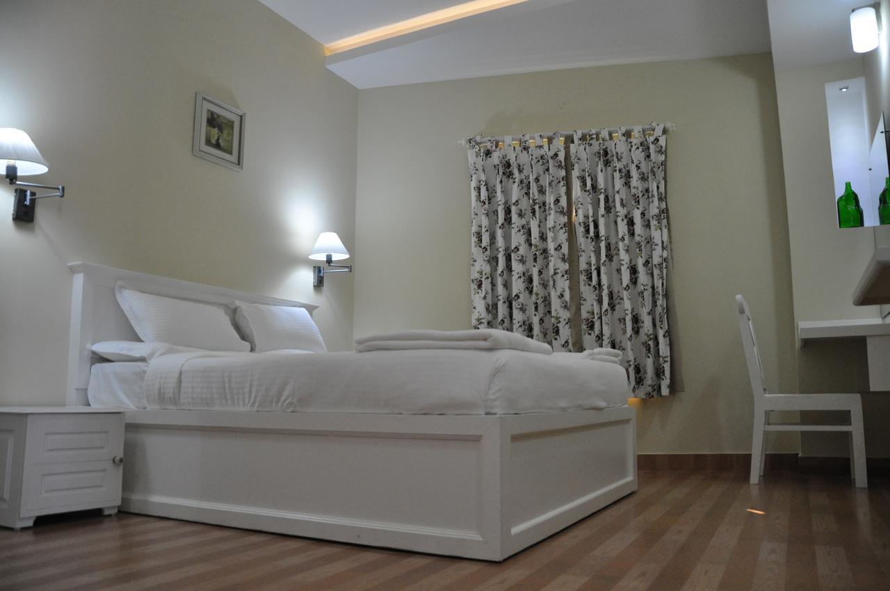 Daffodils Spice Court Hotel Kochi Ngoại thất bức ảnh