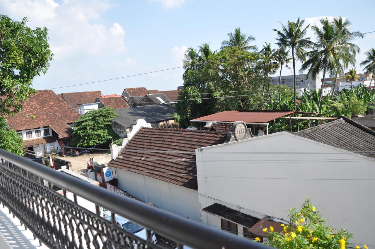 Daffodils Spice Court Hotel Kochi Ngoại thất bức ảnh