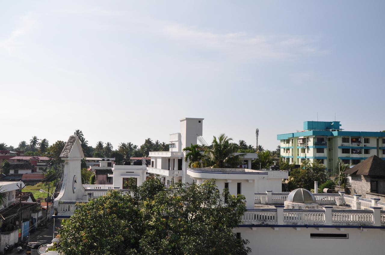 Daffodils Spice Court Hotel Kochi Ngoại thất bức ảnh