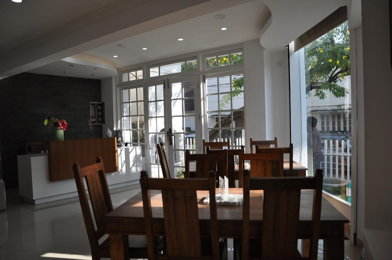 Daffodils Spice Court Hotel Kochi Ngoại thất bức ảnh
