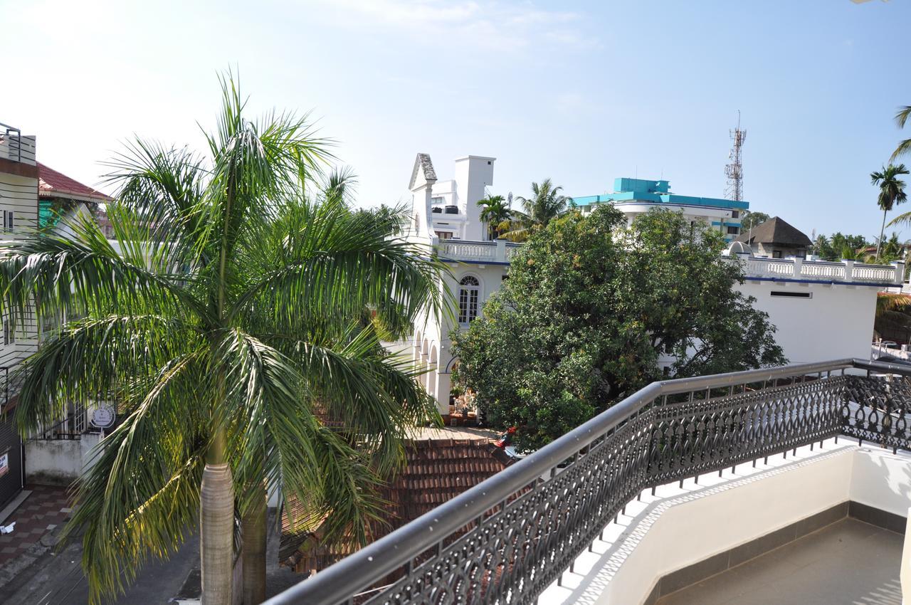 Daffodils Spice Court Hotel Kochi Ngoại thất bức ảnh