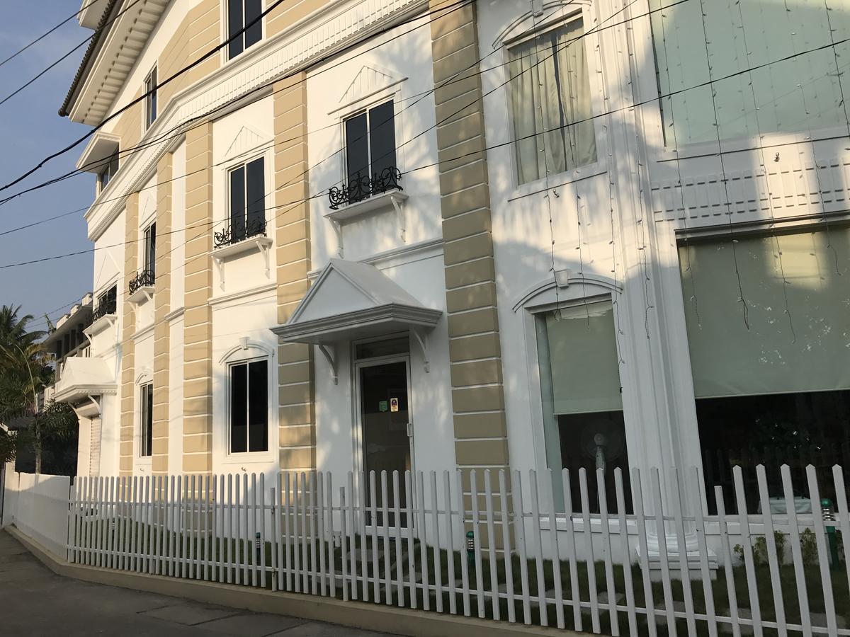 Daffodils Spice Court Hotel Kochi Ngoại thất bức ảnh