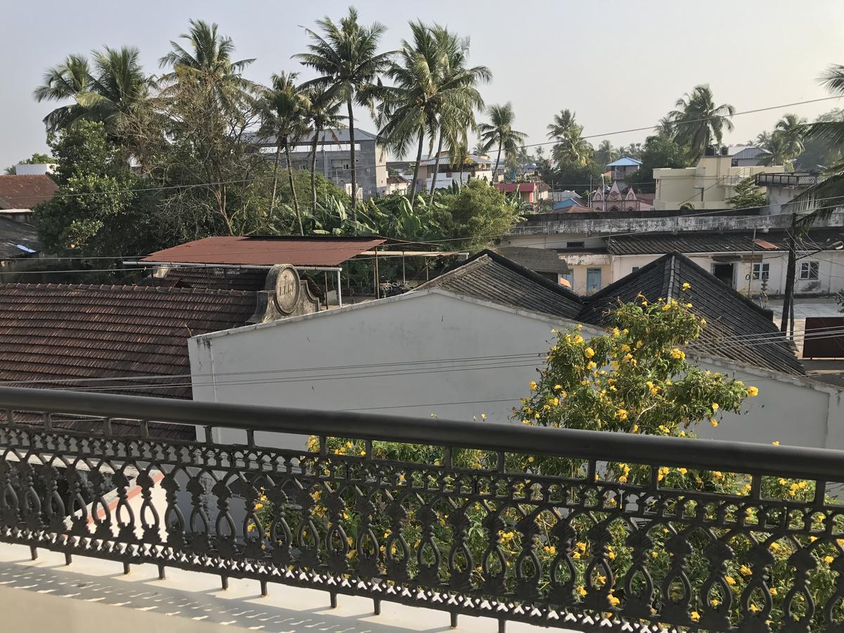 Daffodils Spice Court Hotel Kochi Ngoại thất bức ảnh