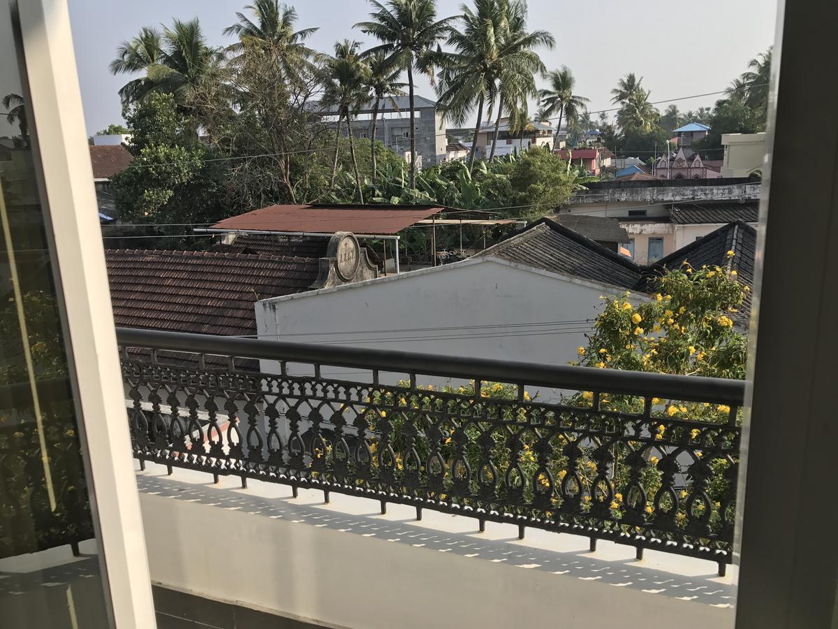 Daffodils Spice Court Hotel Kochi Ngoại thất bức ảnh