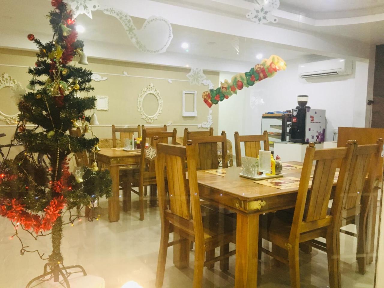 Daffodils Spice Court Hotel Kochi Ngoại thất bức ảnh